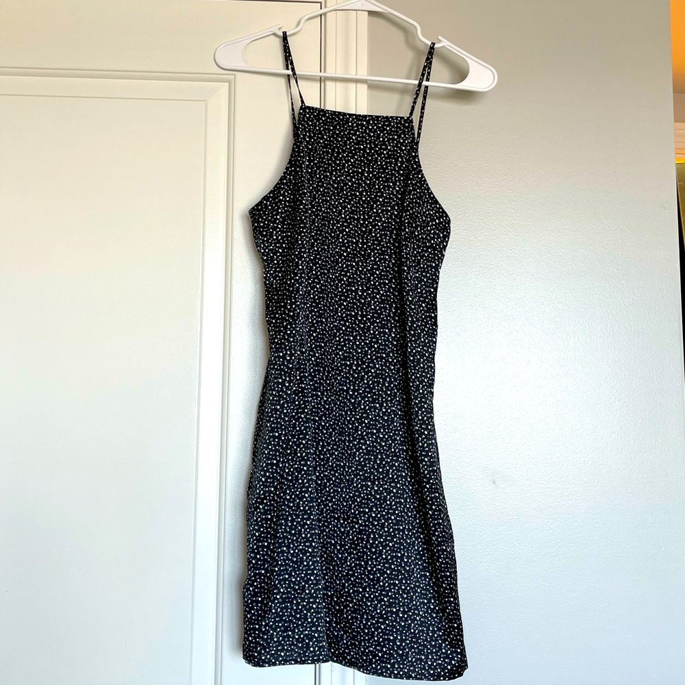 A&F Women’s Mini Satin Slip Dress, Navy with grey/white Polka Dots